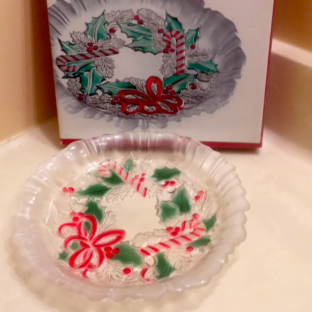 Mikasa Festive Wreath collection dish